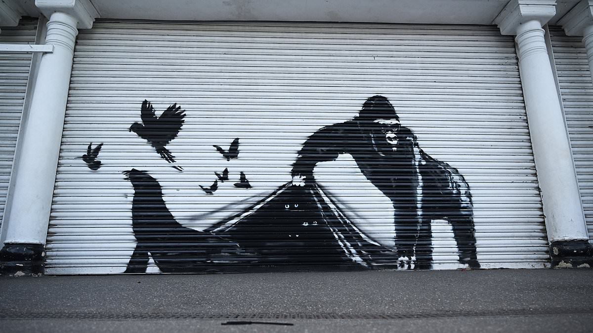 Banksy presenta NOVENO mural en otros tantos días: la obra de arte de un  gorila aparece en las contraventanas del Zoológico de Londres mientras  continúa la serie de pinturas con temas de
